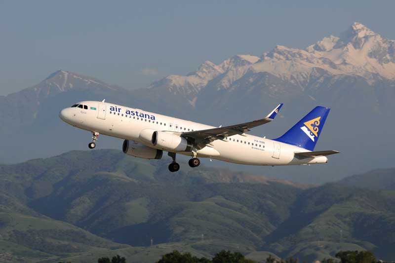 Air Astana A 320 ueberBergen