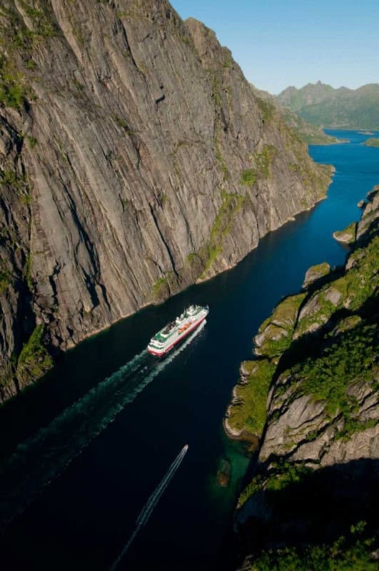 ©Hurtigruten Trollfjord 2