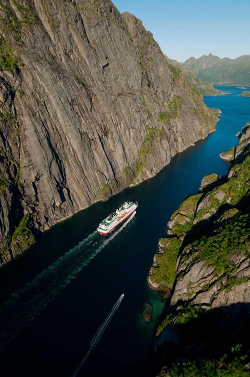 ©Hurtigruten Trollfjord 2