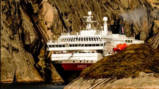 ©Hurtigruten Trollfjord 4