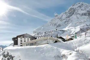 Hotel-Zürserhof-Aussenansicht-Winter
