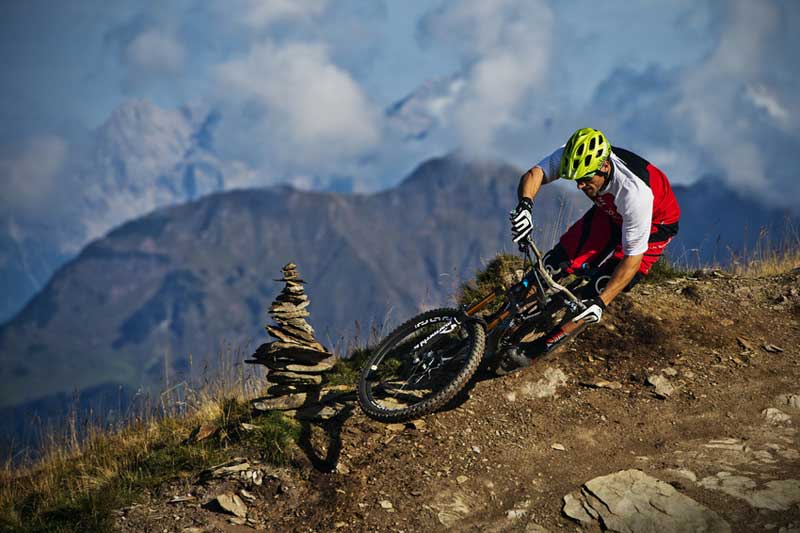 Biker Tibor Simai in Saalbach Hinterglemm Nathan Hughes 1