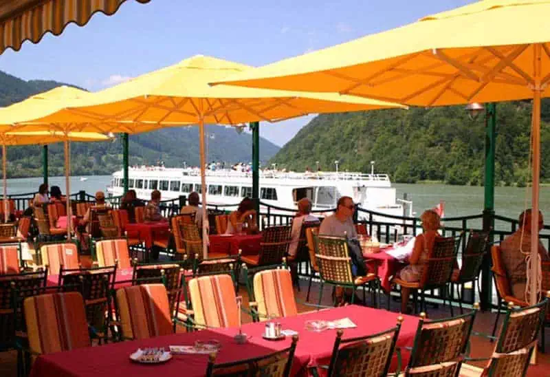 Hotel Donauschlinge Terasse