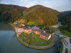 Hotel-Donauschlinge-von-oben