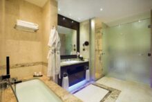 Royal Maxim Palace Kempinski Cairo Deluxe Room Bathroom