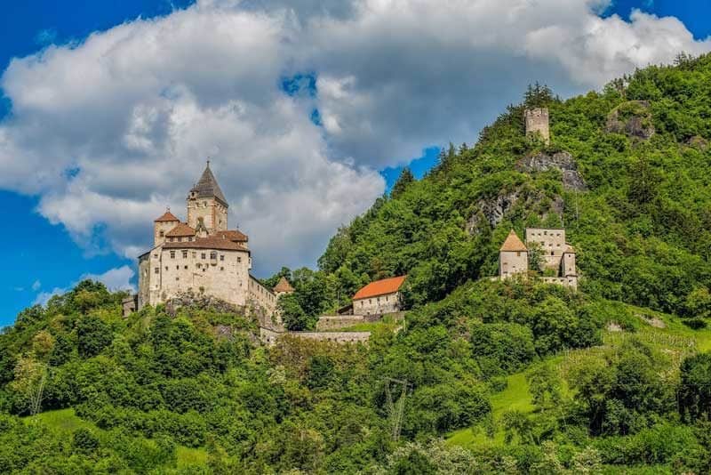 Alte Burg im Sommer © Wolfgang Gafriller