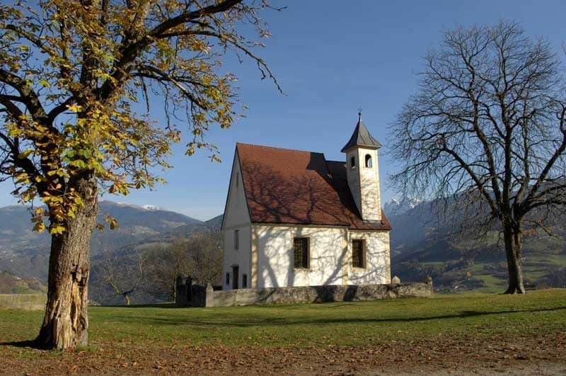 Kleine Kapelle mitten in der Natur ©Helmuth Rier TVB Region Klausen