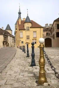 Avallon place de la Collegiale Saint Lazare Photo Alain Doire Bourgogne Fr 3