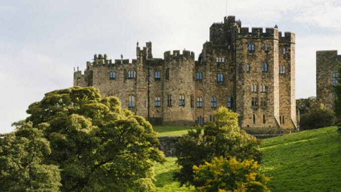 Alnwick Castle in Northumberland ©VisitEngland