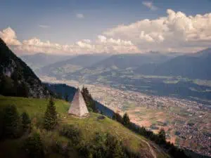 Kraftort Kaisersaeule mit Blick auf die Region ©Hall-Wattens.at