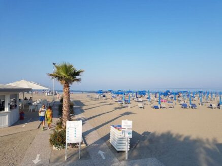 Insel Albarella Strand ©Frank Heinzl Insel Albarella Strand mit Bar ©Frank Heinzl