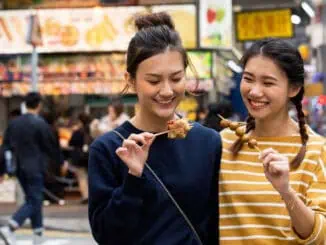 Streetfood gibt es in Hongkong oft am Spiess ©Hong Kong Tourism Board