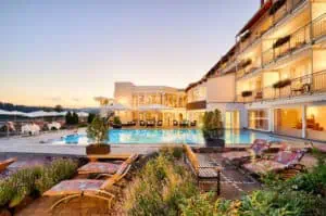 Hotel Berlin KroneLamm Poollandschaft ©Roman Knie