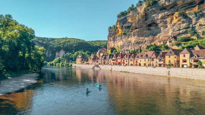 Canoes Dordogne La Roque Gageac