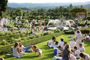 Piques Nique en blanc Jardins Eyrignac