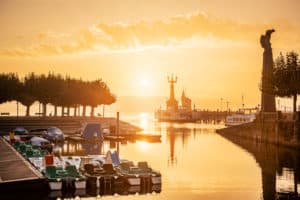 Der Konstanzer Hafen bei Sonnenaufgang