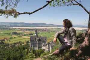 Schauspieler-Jakob-Graf,-einer-der-Protagonisten-der-Anderszeit-Stories-©-Füssen-Tourismus-und-Marketing-Marc-Oeder-Photography