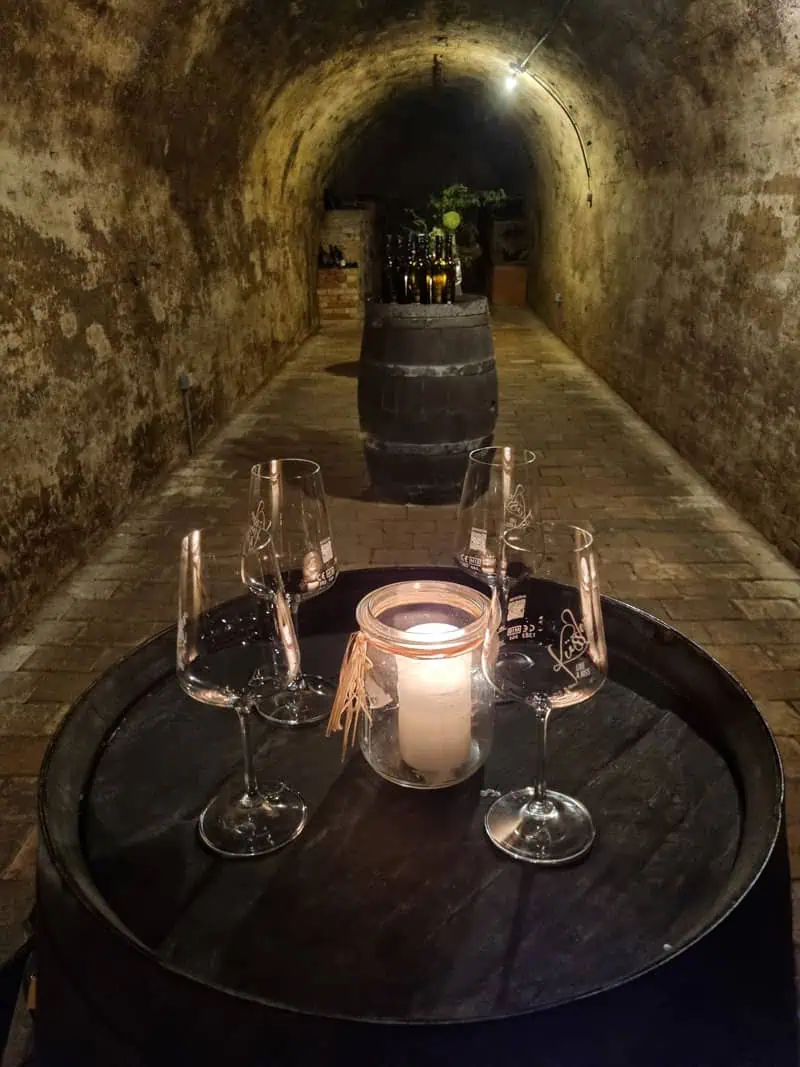 Weinprobe im Keller