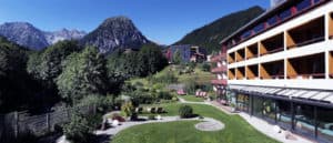 sommerliche-Aussenansicht-©Hotel-Walliserhof-GmbH
