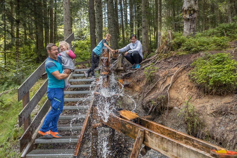 Wasserspiele im Juppi Zauberwald ©Alpbacher Bergbahn