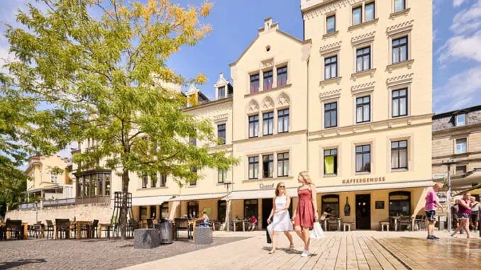 Shopping-auf-dem-Albertsplatz-©coburg-marketing-rainer-brabec