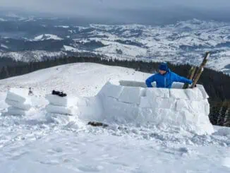 Iglu Bau in Bad Reichenhall ©Outdoor Center Baumgarten