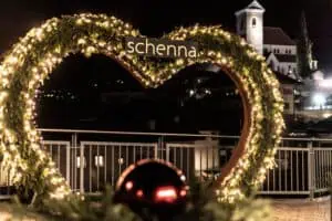 Weihnachtlich leuchtendes Schenna Herz ©Tourismusverein Schenna Helmuth Rier