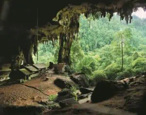 Malaysia-Sarawak-Fairy-cave