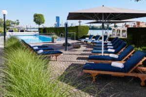 VIEHA Pool Hilton Vienna Danube Waterfront 01