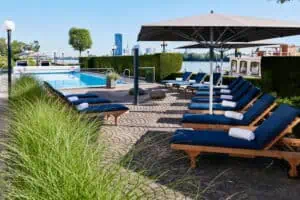 VIEHA Pool Hilton Vienna Danube Waterfront 01
