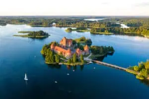 Burg-Trakai-auf-einer-Insel-im-Galve-See-Litauen-©Giedrius-Akelis