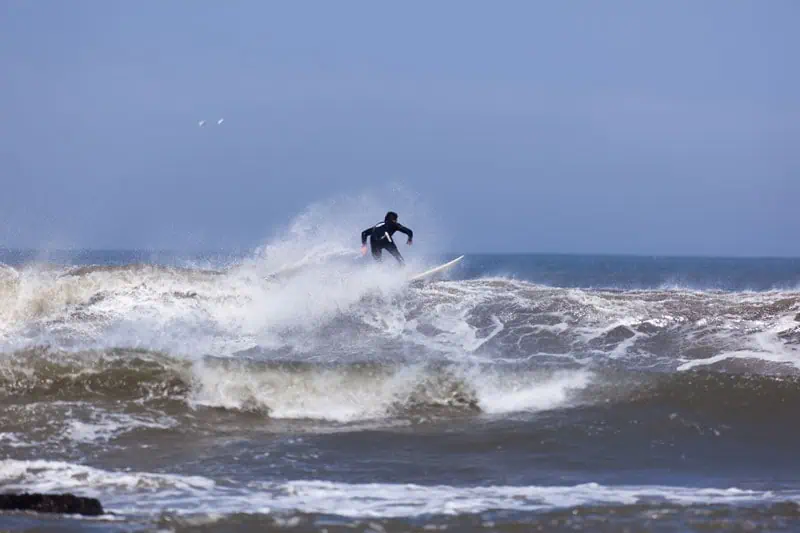 Surfer in Pacasmayo ©Favio Ovalle PROMPERU