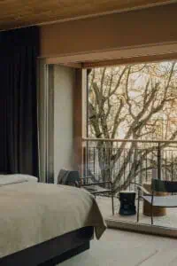 Hotel zum Hirschen Zimmer Loggia ©PION Studio