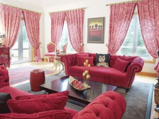 Zimmer in Rot ©Victors GroupPaul Mukian