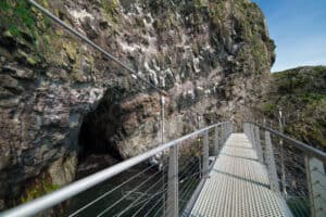 Irland The Gobbins Long View of Swing Bridge