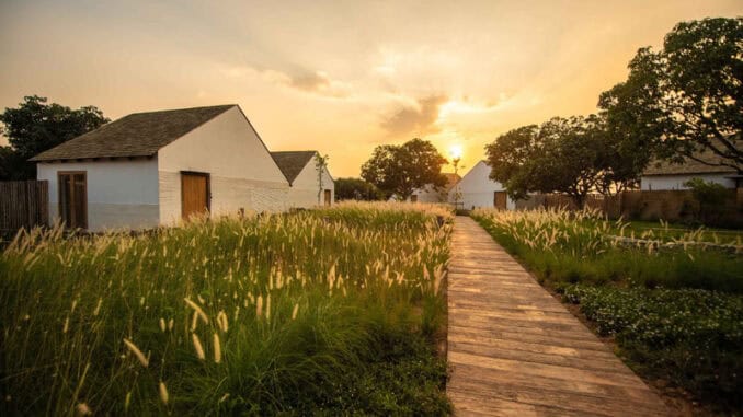 Rustikal luxurioese Villen des Boutique Resort Roukh Kiri Khaoya ©Centara Hotels Resorts
