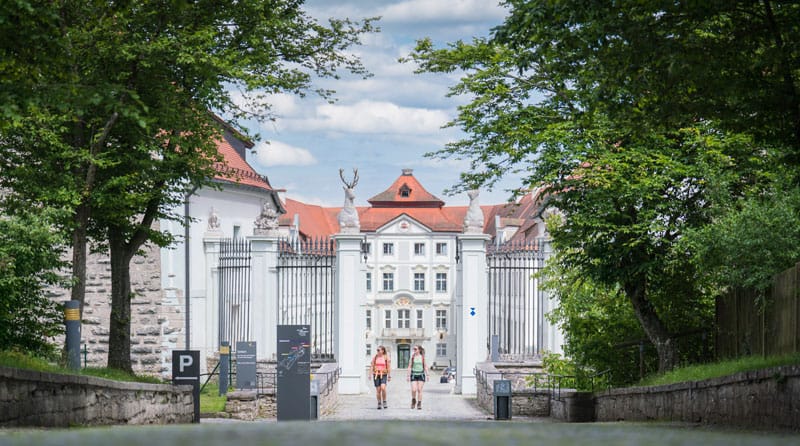 Altmuehltal Panoramaweg Schloss Hirschberg bei Beilngries