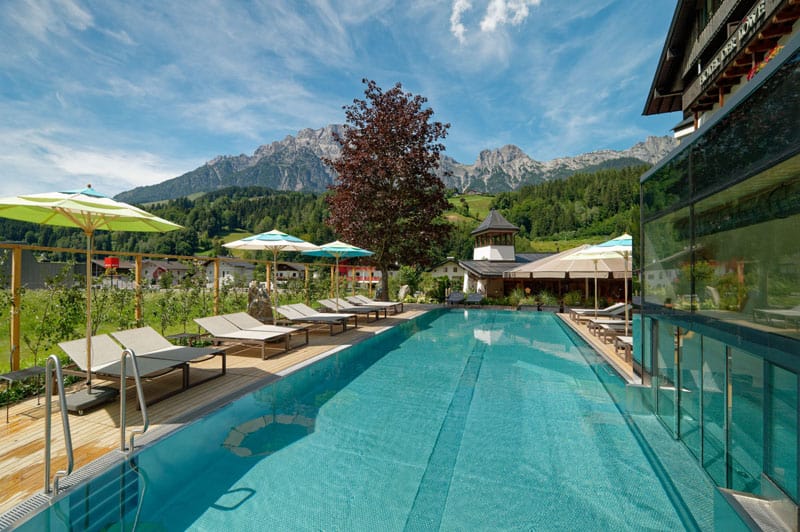 Panorama Outdoorpool ©Hotel Der Loewe