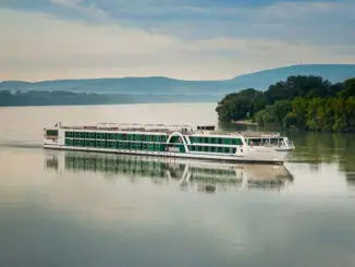 Lueftner Cruises AMADEUS Imperial outside view Danube 01