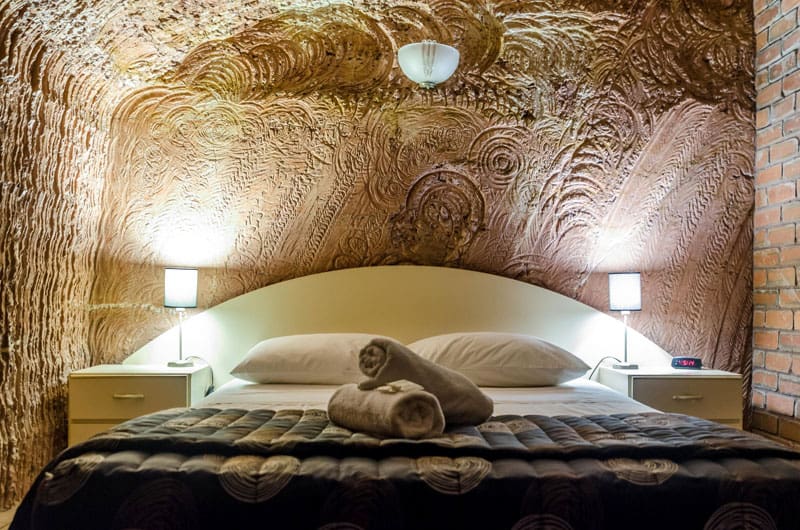 Schlafzimmer im The Lookout Cave Underground Motel in Coober Pedy ©South Australian Tourism Commission