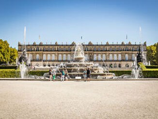 Schloss Herrenchiemsee mit Latonabrunnen ©Chiemsee Alpenland Tourismus Bayerische Schloesserverwaltung thomas kujat