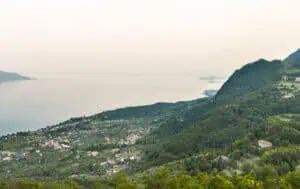 01_Resort_Lake-View