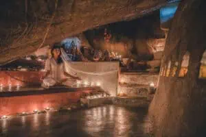 Mythenumrankte Energieplätze von Thailand bis Tirol Alte-Mönchshöhle-©Kamalaya-Ralf-Tooten