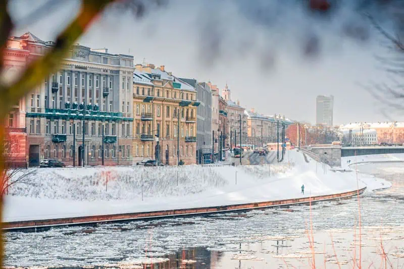 Vilnius Neris River ©Gabriel Khiterer