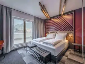 B&B hat Hotel in Mittenwald mit Alpenblick eröffnet Hotel-Mittenwald-Superior-Zimmer-©B&B-HOTELS
