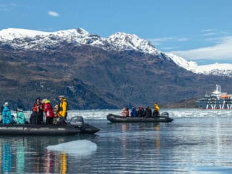 Antarctica Cruises ©Francisco Andreas
