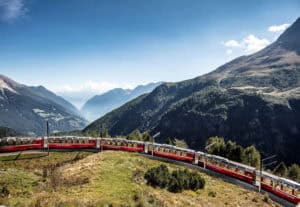 Spannende Fakten zur Berninalinie Bernina-Express-in-Alp-Grüm-©Rhaetische-Bahn