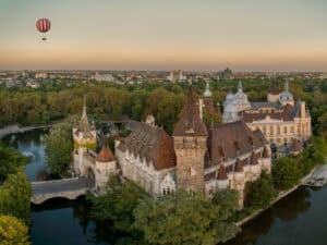 Ungarns coolste Sommergeheimnisse Budapest---Vajdahunyad-vára-©-Visit-Hungary
