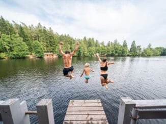 Familie am Schluechtsee bei Grafenhausen ©Hochschwarzwald Tourismus GmbH