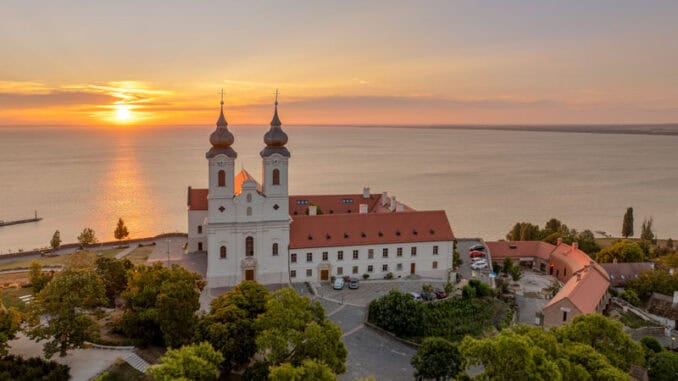 Tihany Apatsag Napfelkelte ©Visit Hungary